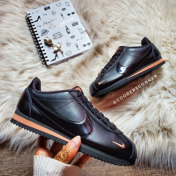 Nike Shoes - NEW Nike Classic Cortez